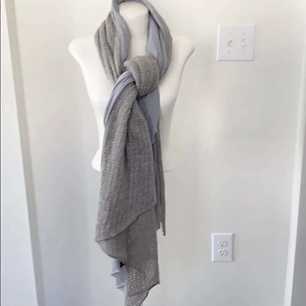 Tahari  Gray Knit Scarf
